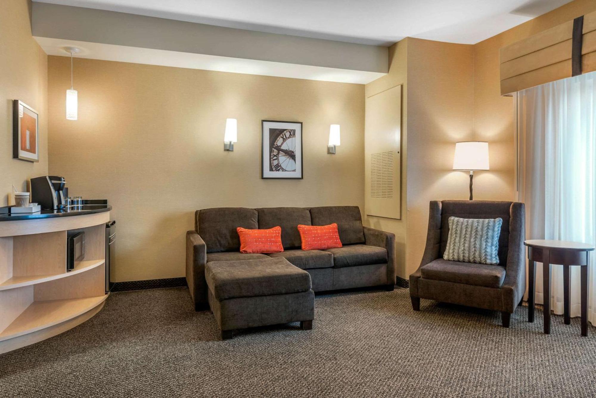 Cambria Hotel Akron - Canton Airport Uniontown Exteriör bild