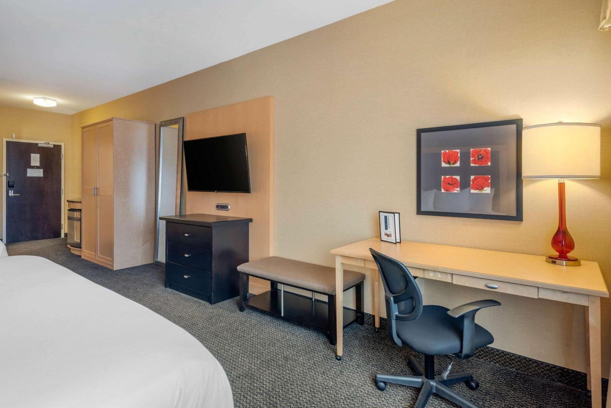 Cambria Hotel Akron - Canton Airport Uniontown Exteriör bild