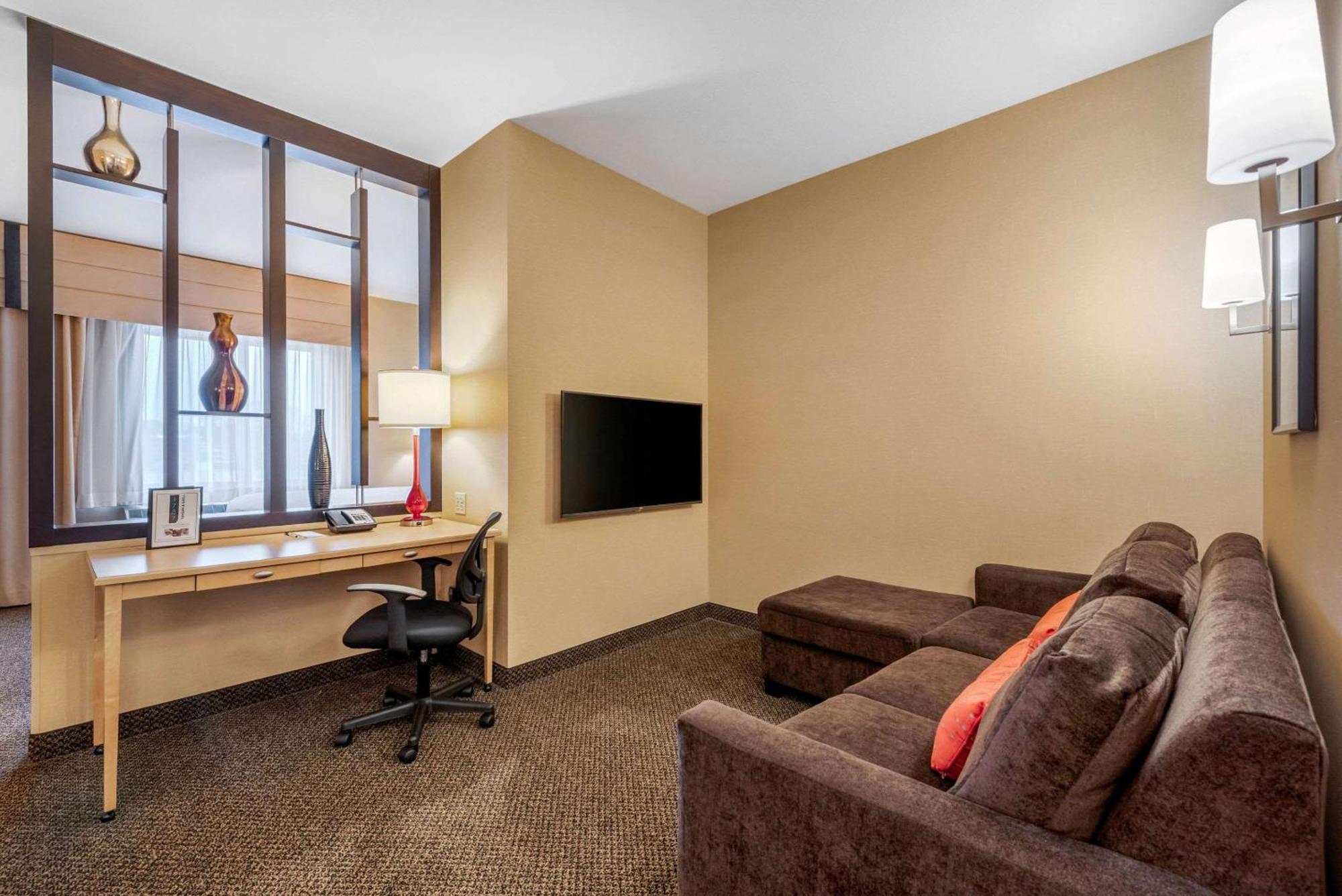 Cambria Hotel Akron - Canton Airport Uniontown Exteriör bild